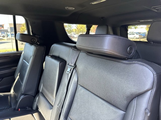 Used 2021 Chevrolet Suburban LT image 16