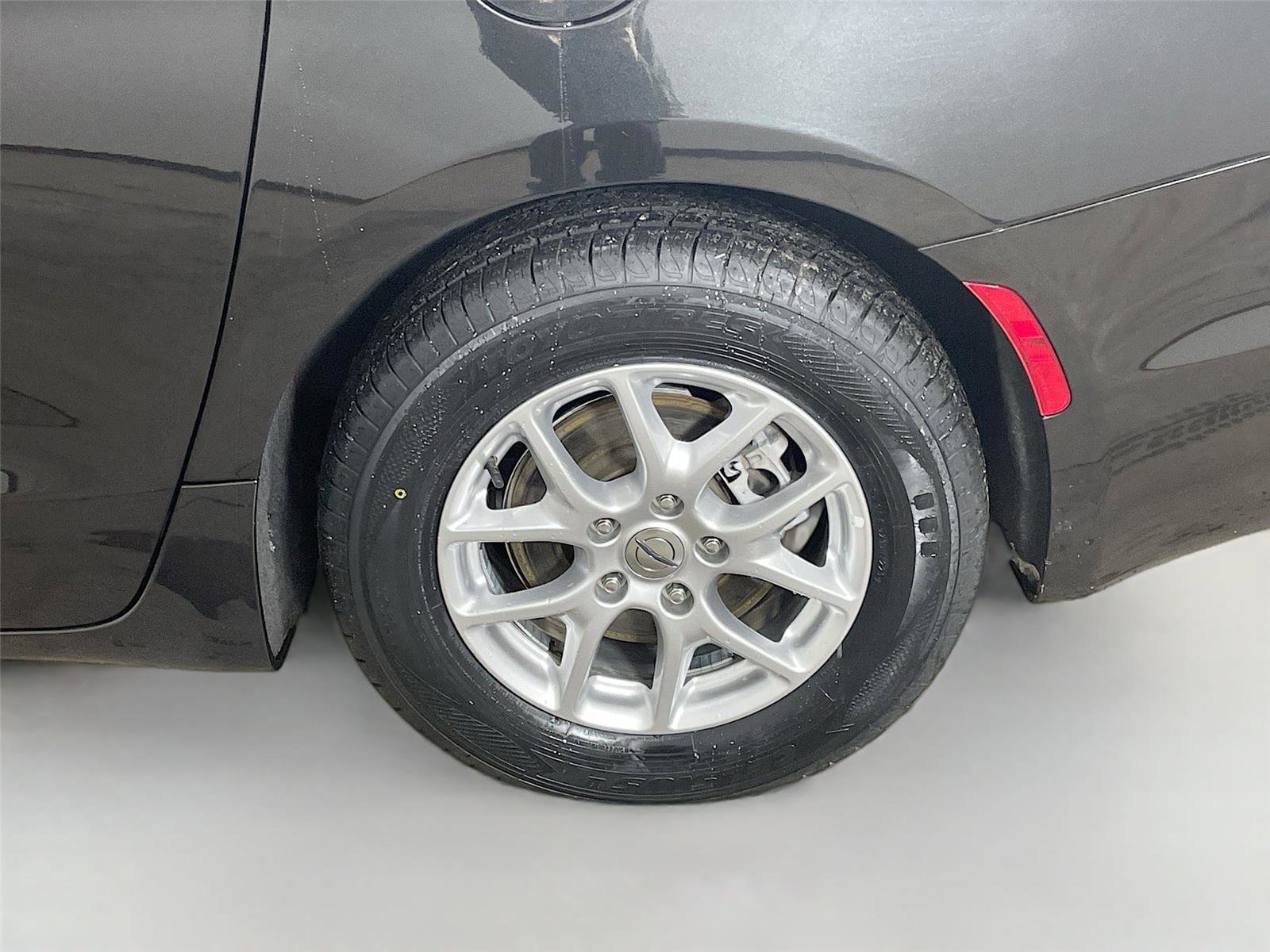 Used 2024 Chrysler Pacifica Touring-L image 31