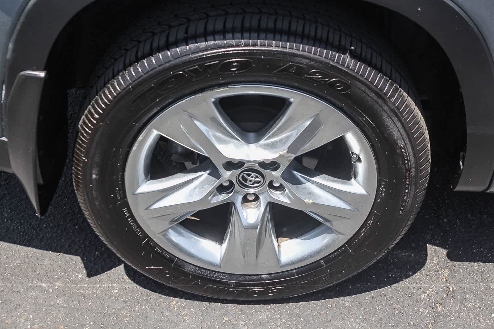 Used 2017 Toyota Highlander Limited AWD/4WD image 11