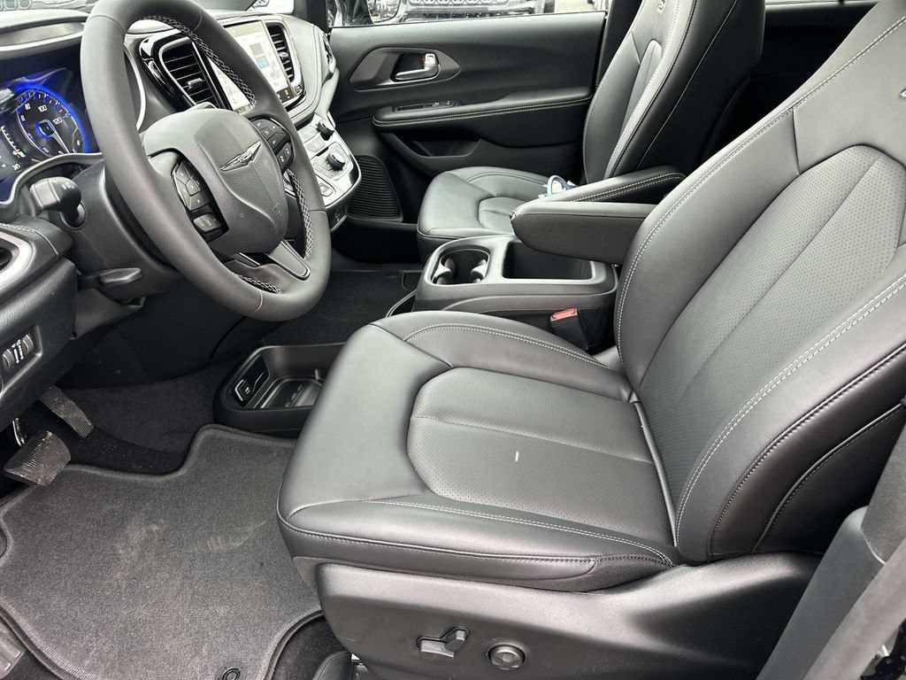 New 2026 Chrysler Pacifica Select w/ S Appearance Package AWD/4WD image 15
