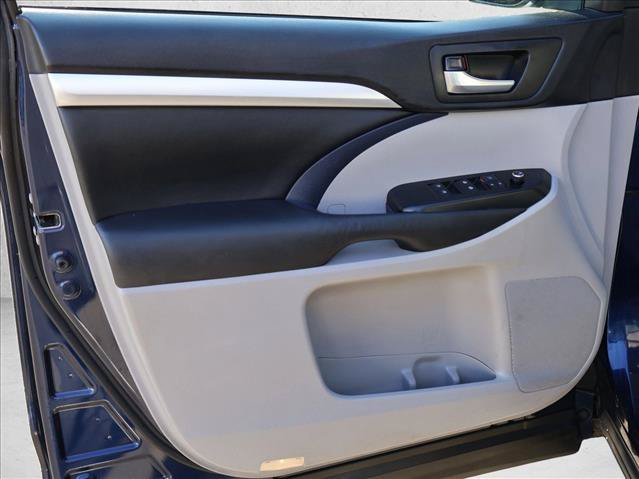 Used 2015 Toyota Highlander XLE AWD/4WD image 12
