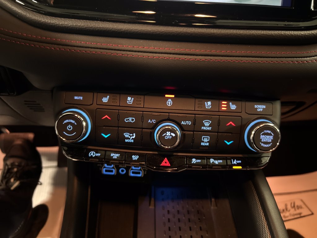 Used 2025 Dodge Durango GT AWD/4WD image 19