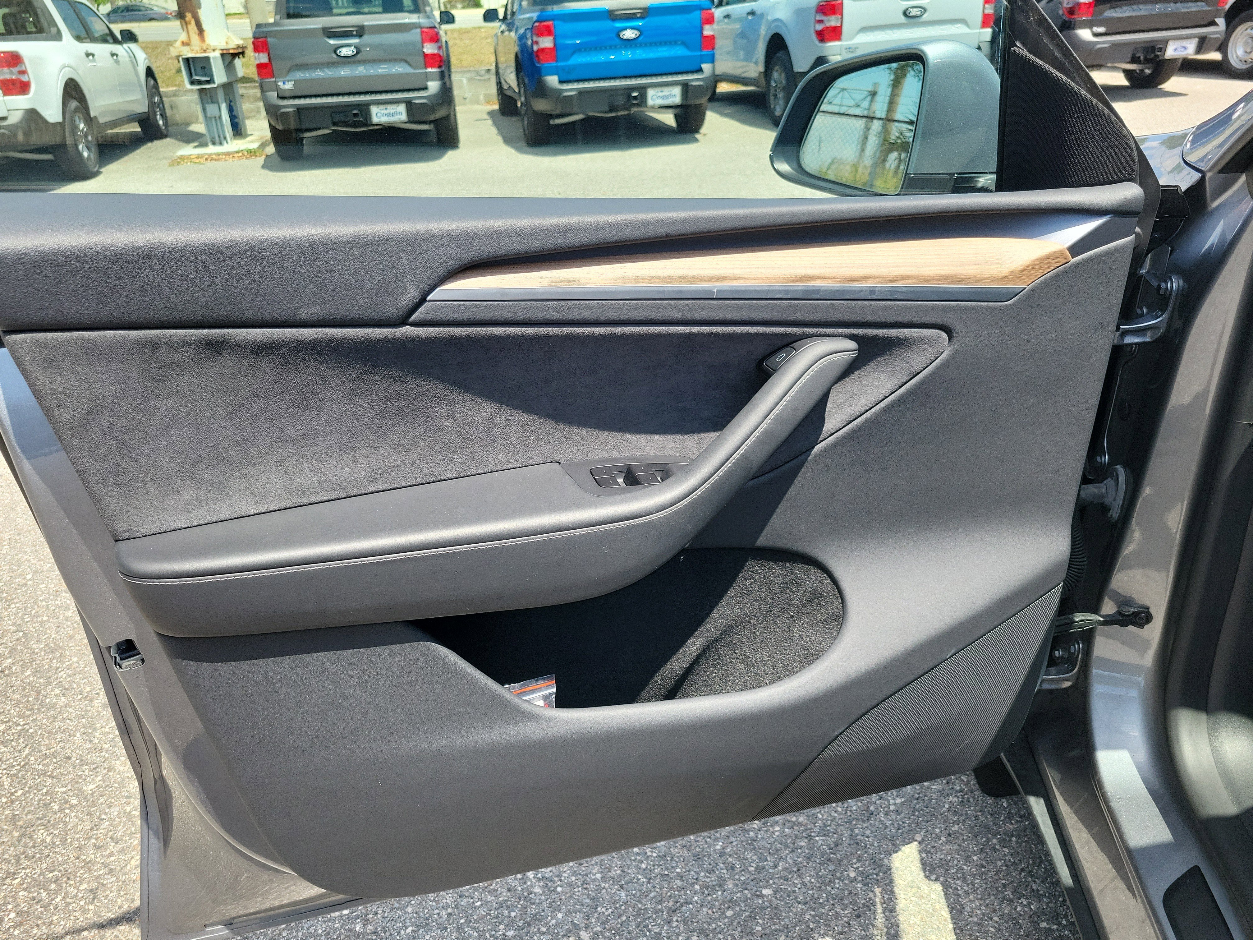 Used 2025 Tesla Model Y Long Range AWD/4WD image 16