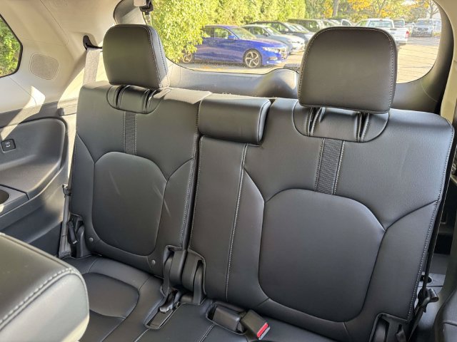 Certified 2024 Honda Pilot Touring image 11