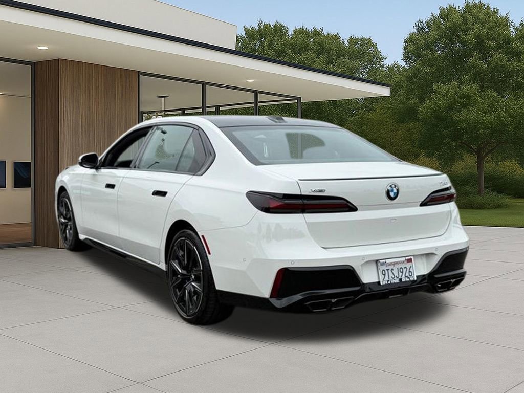 Used 2025 BMW 760i xDrive w/ Premium Package image 13
