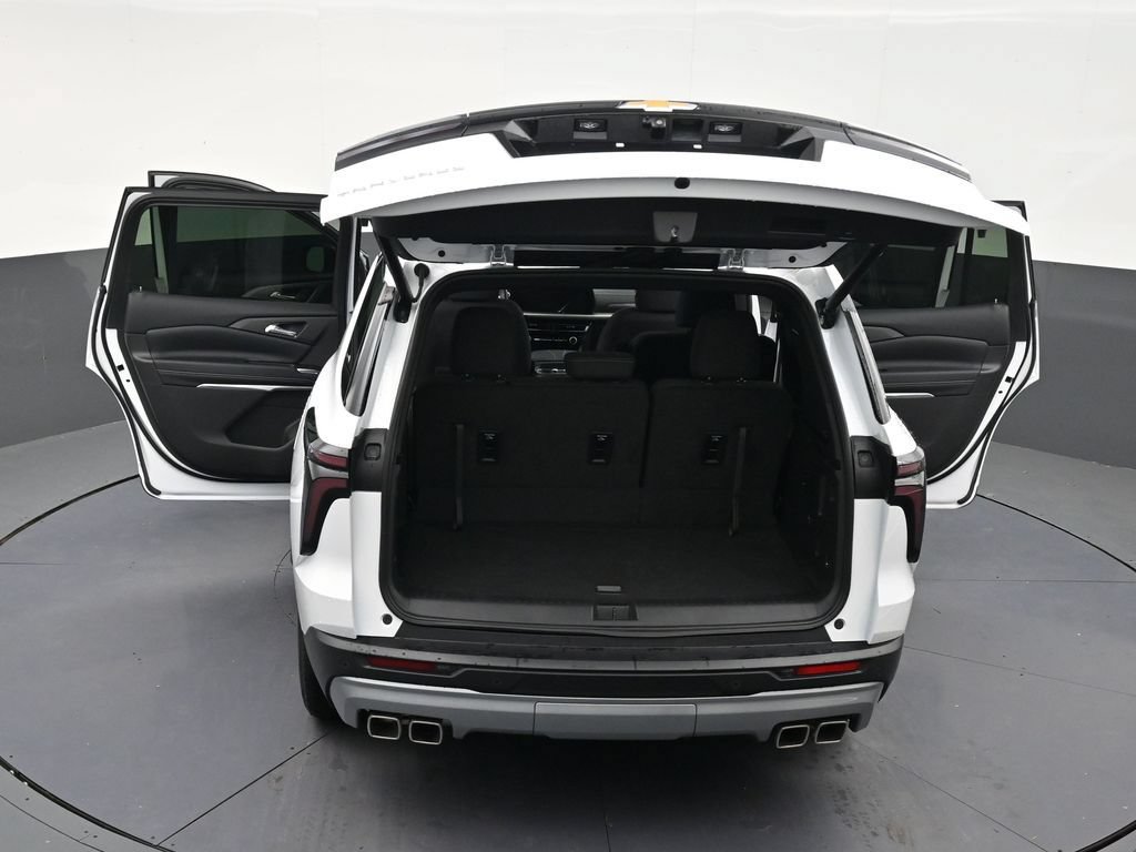 Used 2025 Chevrolet Traverse LT FWD image 32