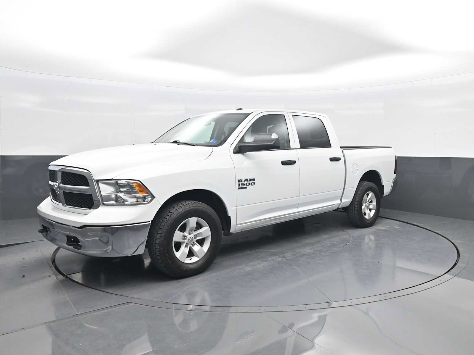 Used 2022 RAM 1500 Tradesman w/ Chrome Appearance Group AWD/4WD image 4