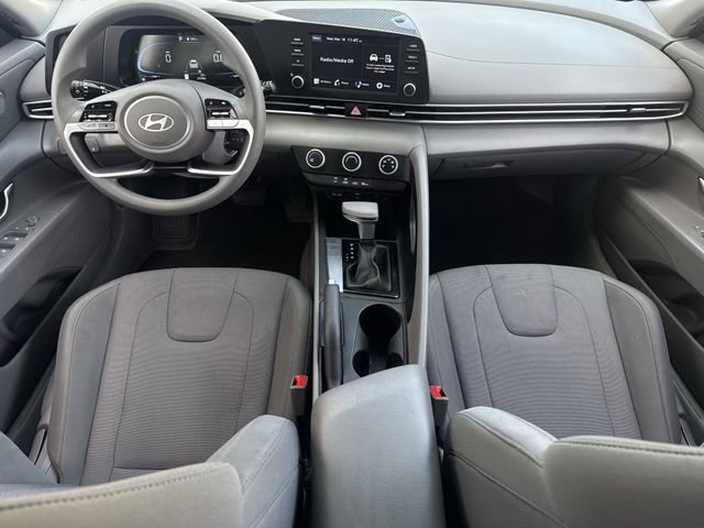 Used 2025 Hyundai Elantra SE image 6