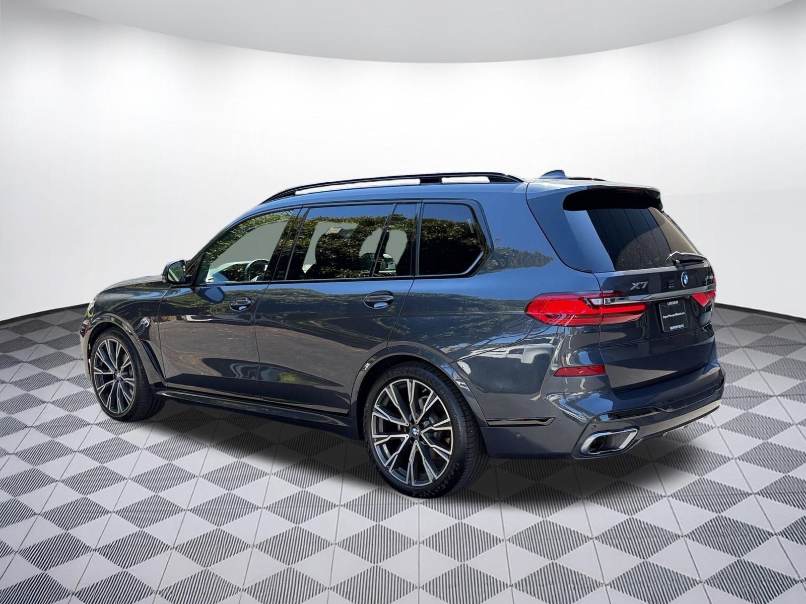 Used 2020 BMW X7 xDrive40i w/ M Sport Package AWD/4WD image 3