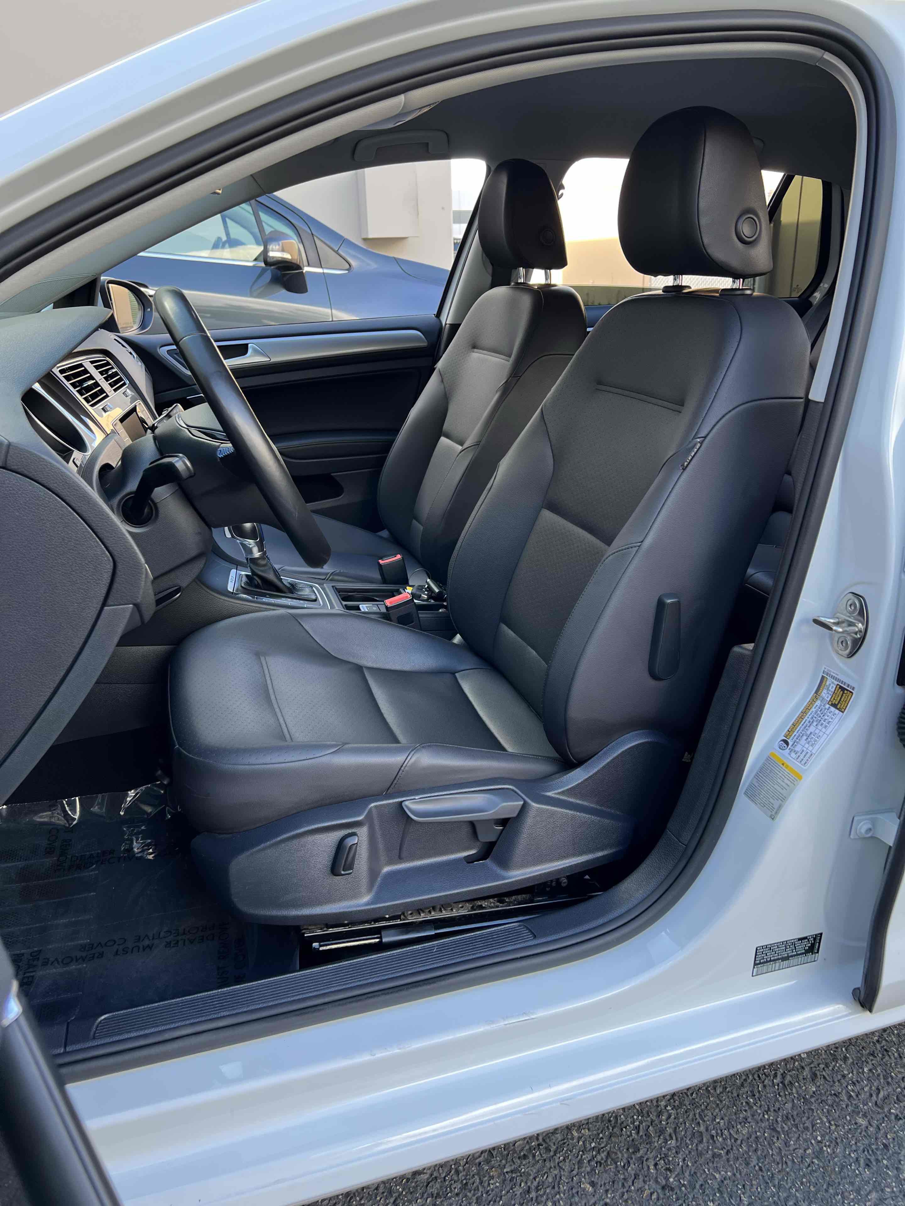 Used 2015 Volkswagen e-Golf SEL Premium FWD image 73