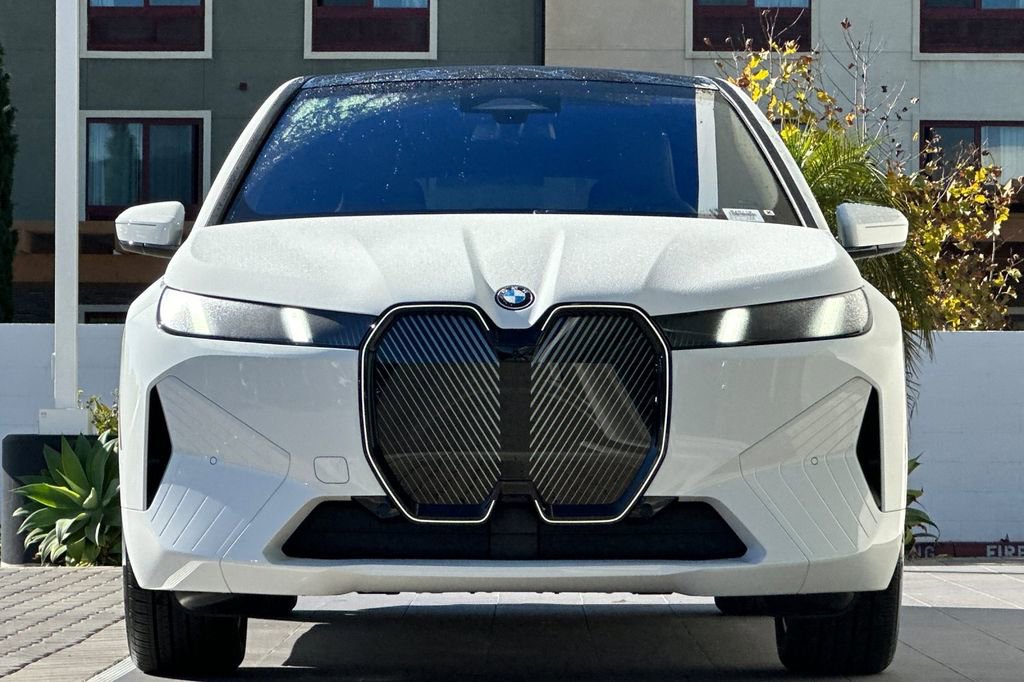 New 2026 BMW iX xDrive60 w/ Premium Package image 8
