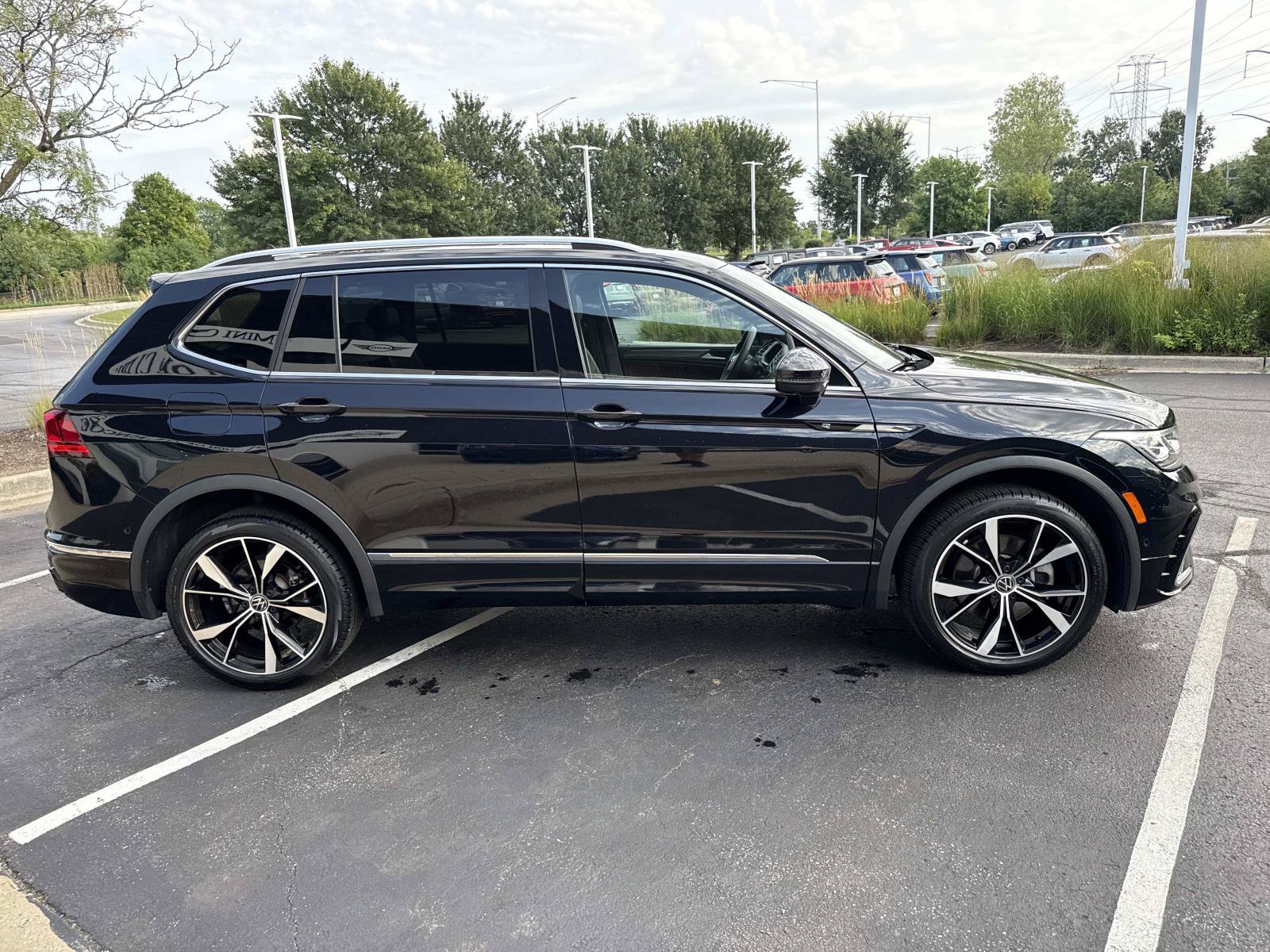 Used 2024 Volkswagen Tiguan SEL R-Line AWD/4WD image 5