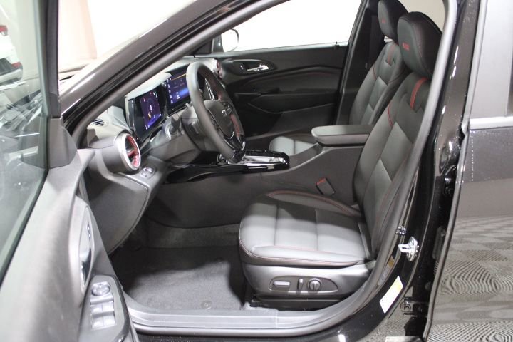 New 2026 Chevrolet Trax RS w/ Sunroof Package FWD image 18