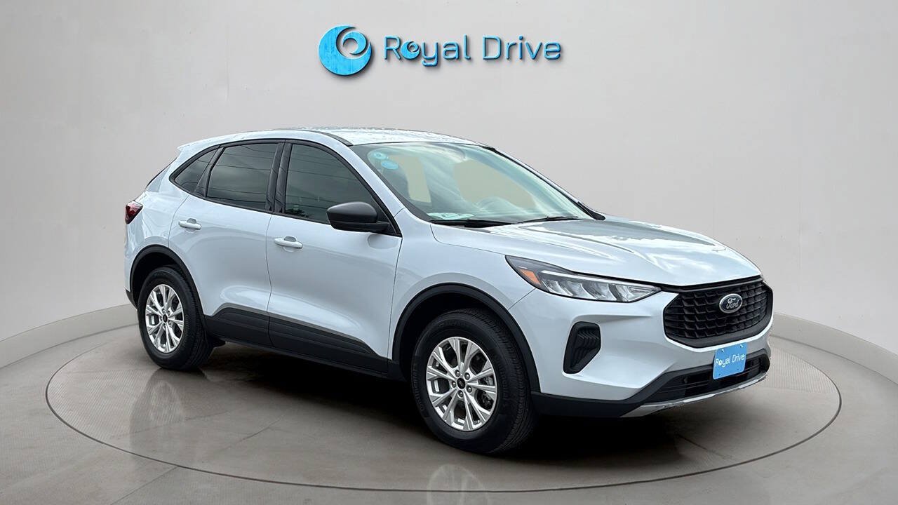 Used 2025 Ford Escape Active AWD/4WD image 8