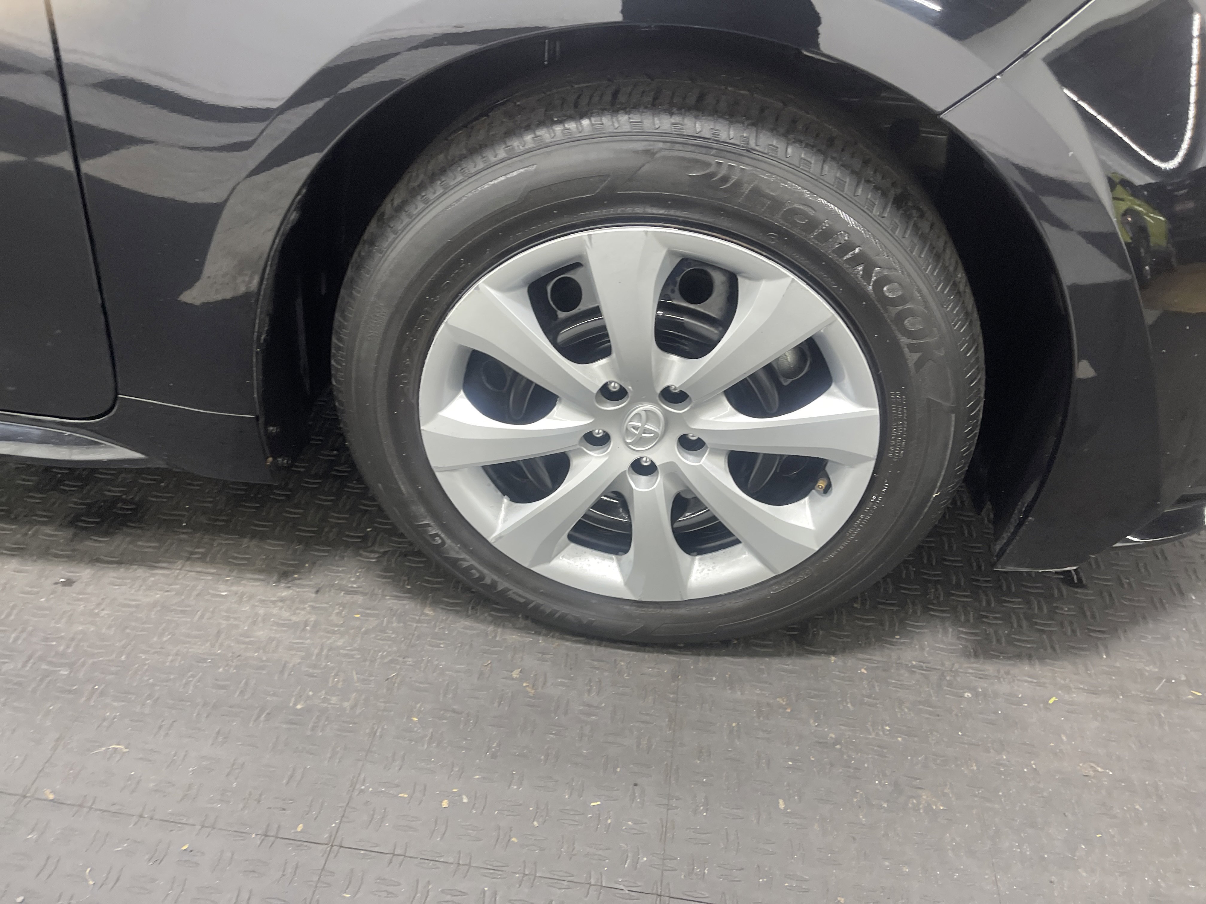 Used 2024 Toyota Corolla LE image 27