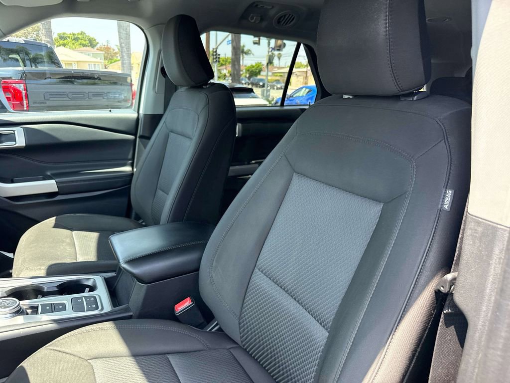 Certified 2023 Ford Explorer XLT RWD image 25