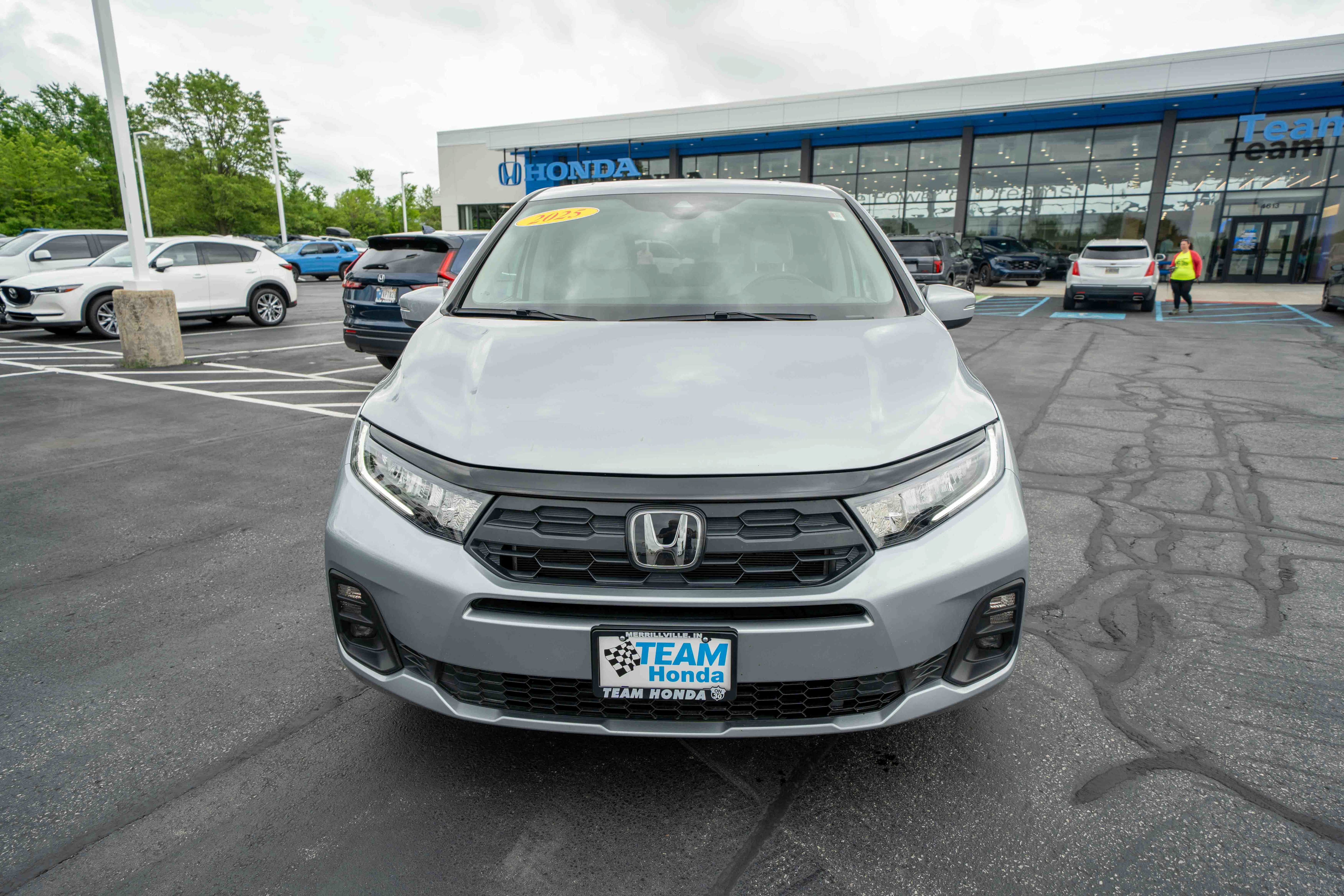 Used 2025 Honda Odyssey EX-L image 2