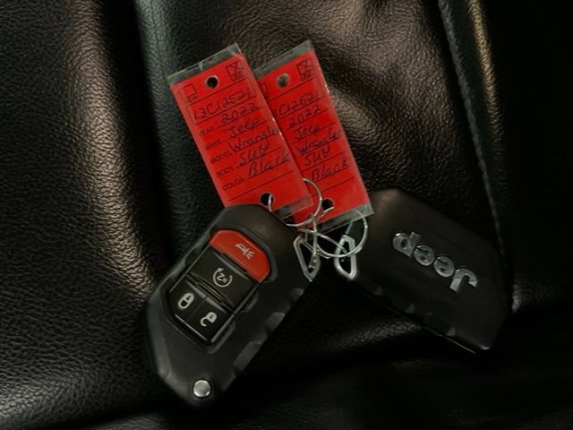 Used 2022 Jeep Wrangler Unlimited Sahara w/ Cold Weather Group AWD/4WD image 38