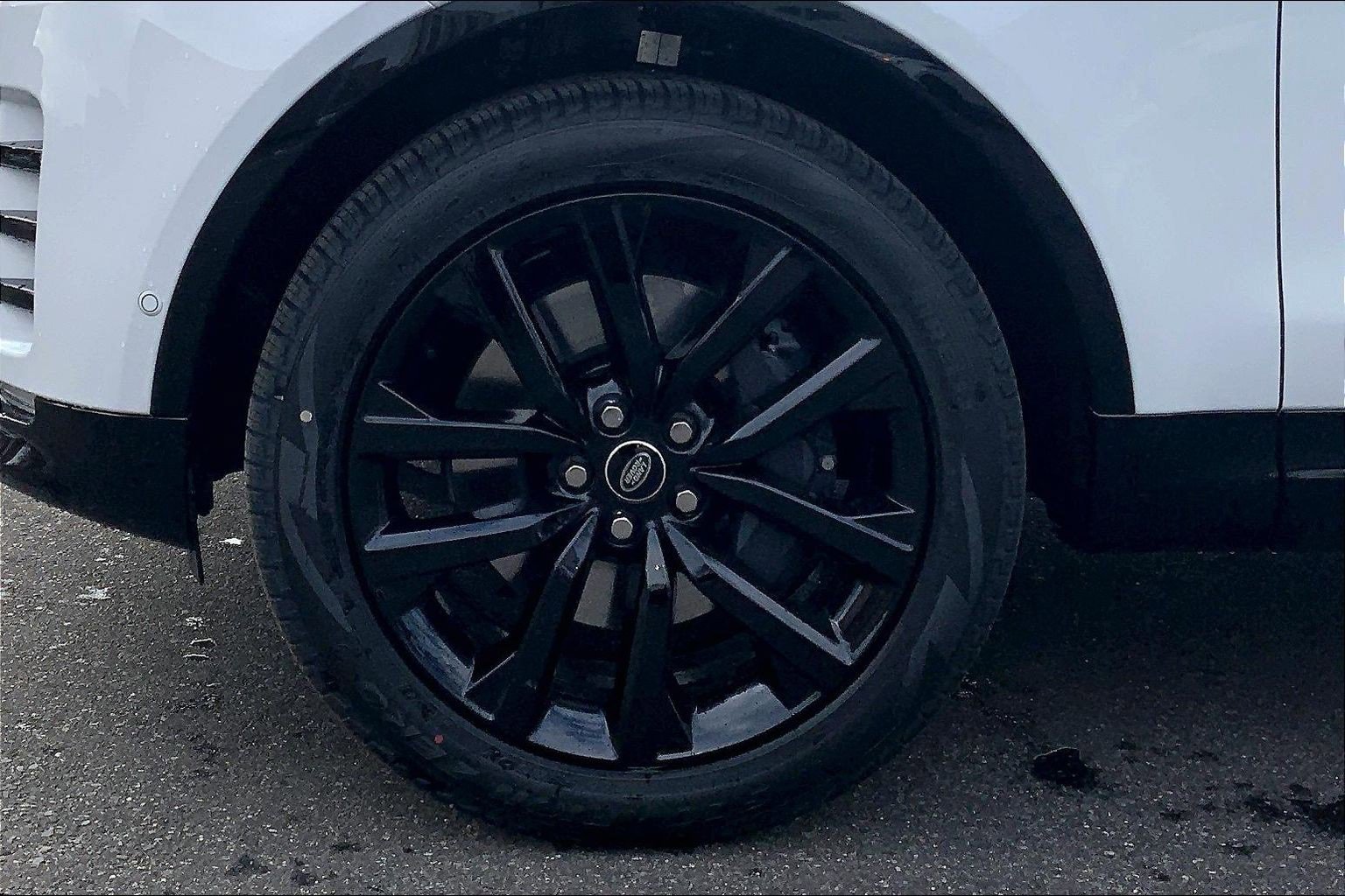 New 2026 Land Rover Discovery Limited Edition image 11