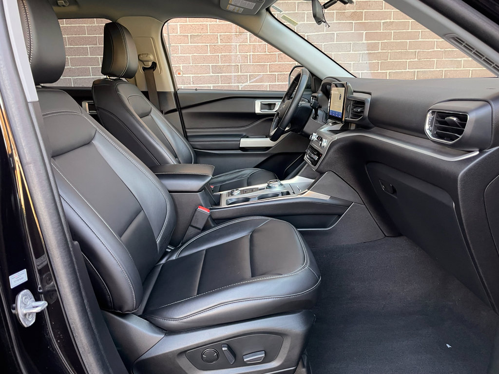 Used 2022 Ford Explorer XLT image 27