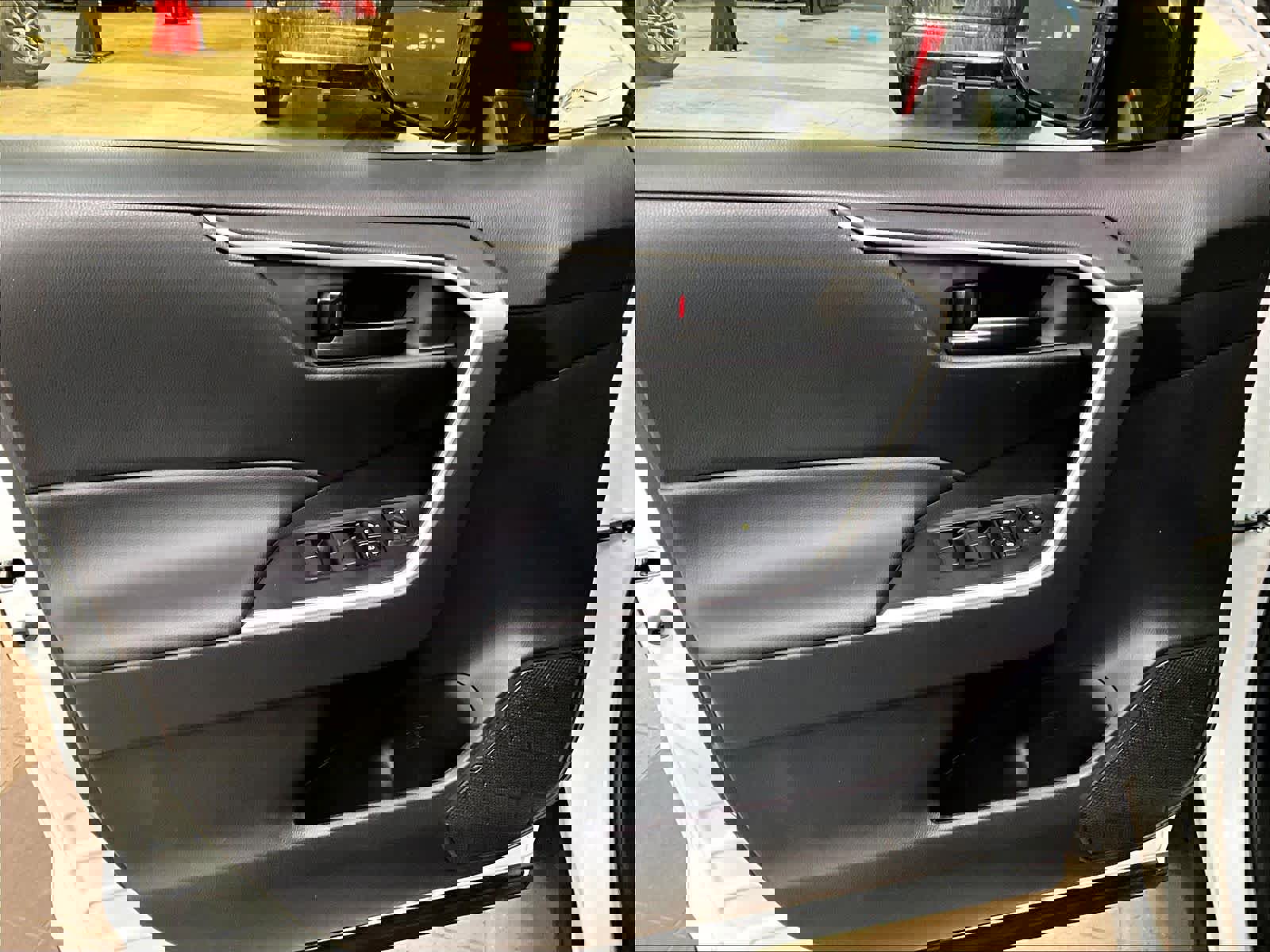 Used 2025 Toyota RAV4 LE image 9