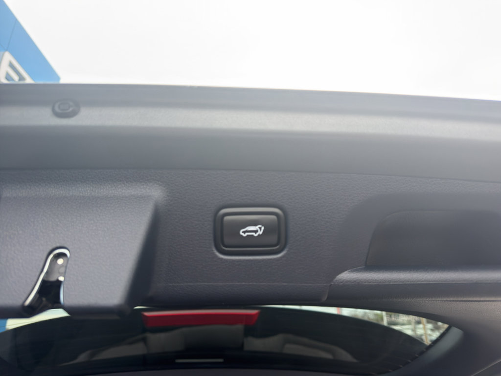 Used 2022 Hyundai Palisade SEL w/ 8P Bench Seat Package FWD image 14