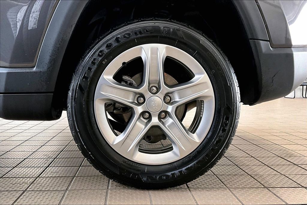 Used 2024 Jeep Compass Latitude image 35