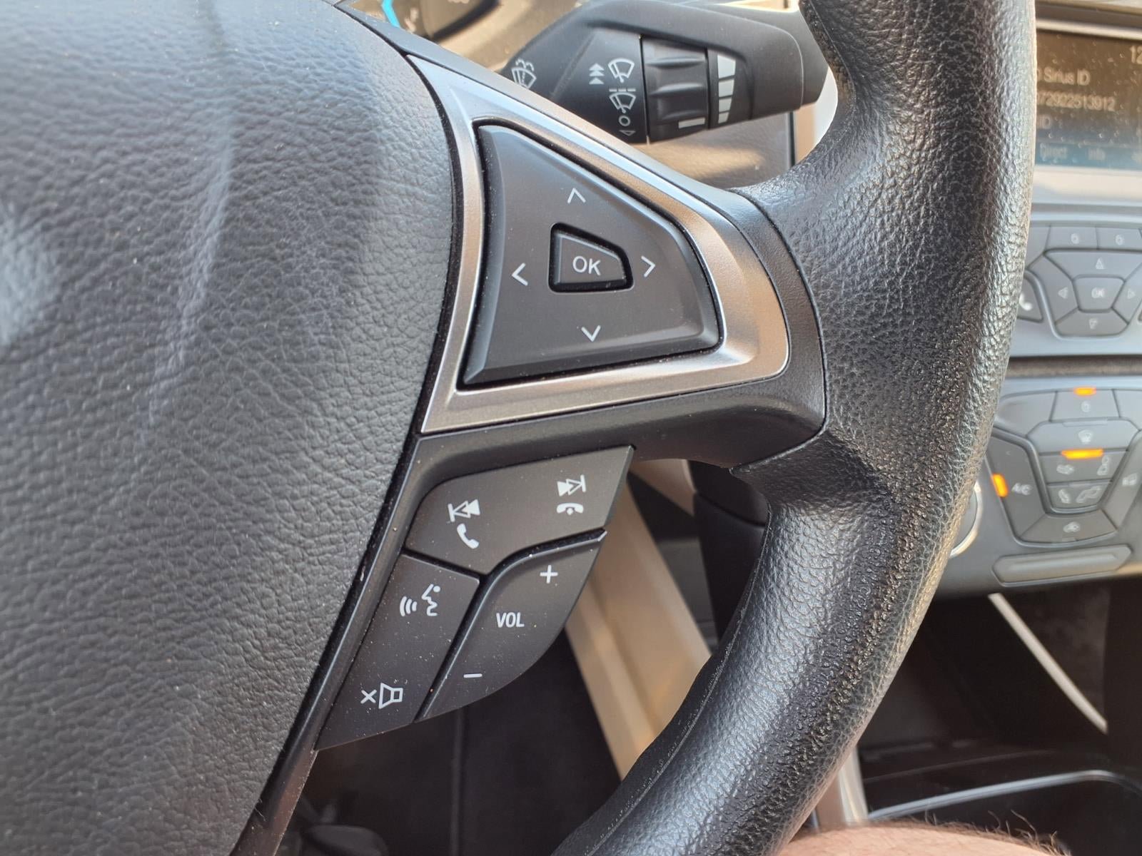 Used 2017 Ford Fusion SE FWD image 13