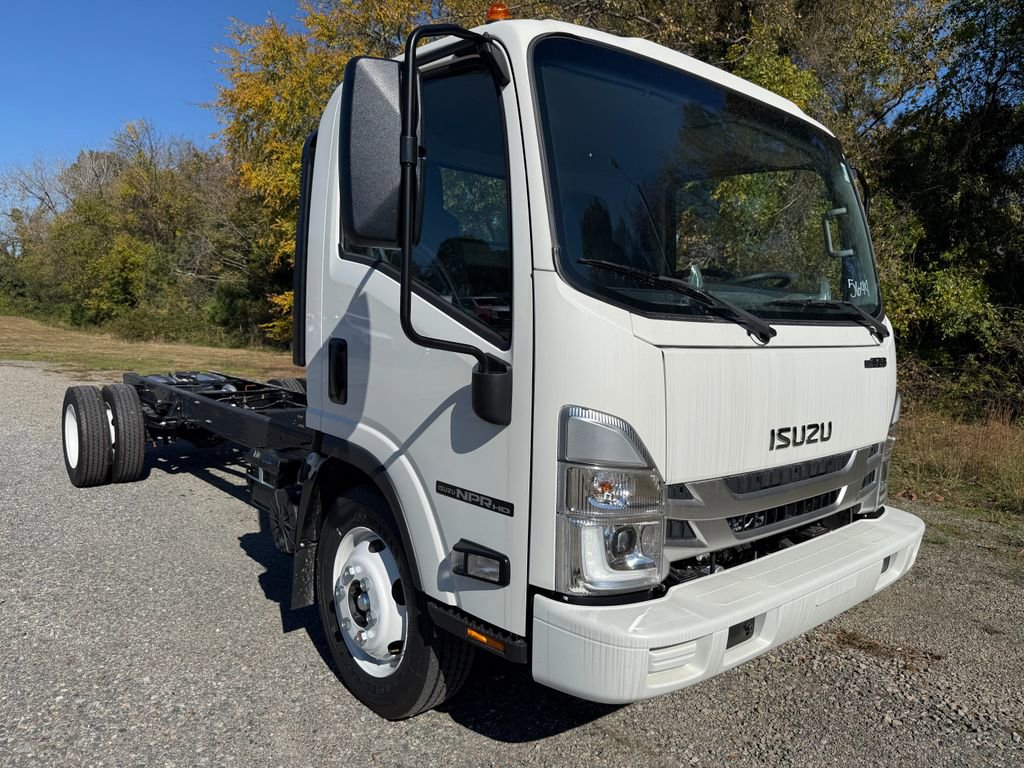 New 2025 Isuzu NPR RWD image 1
