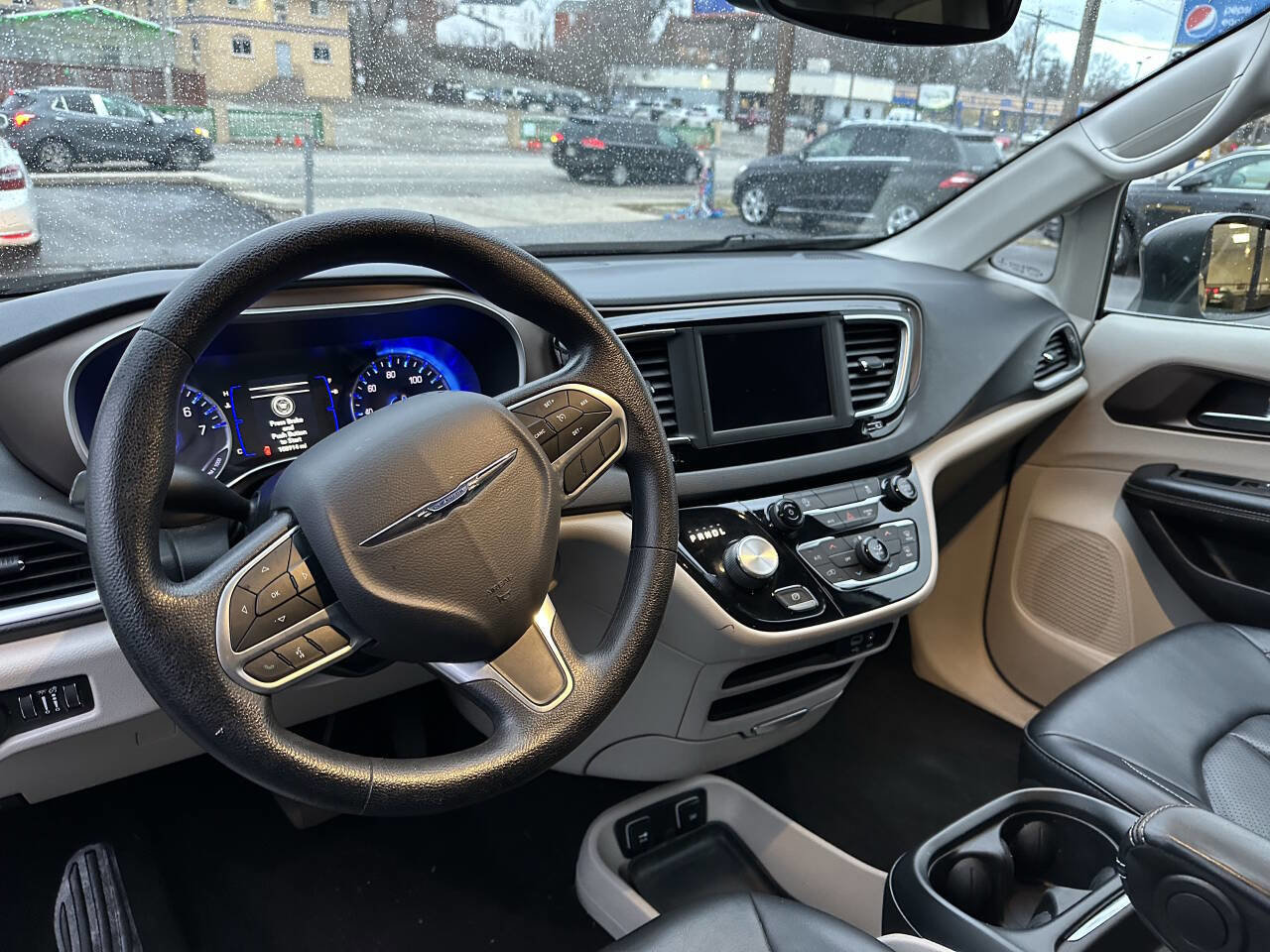 Used 2020 Chrysler Voyager Lxi FWD image 26