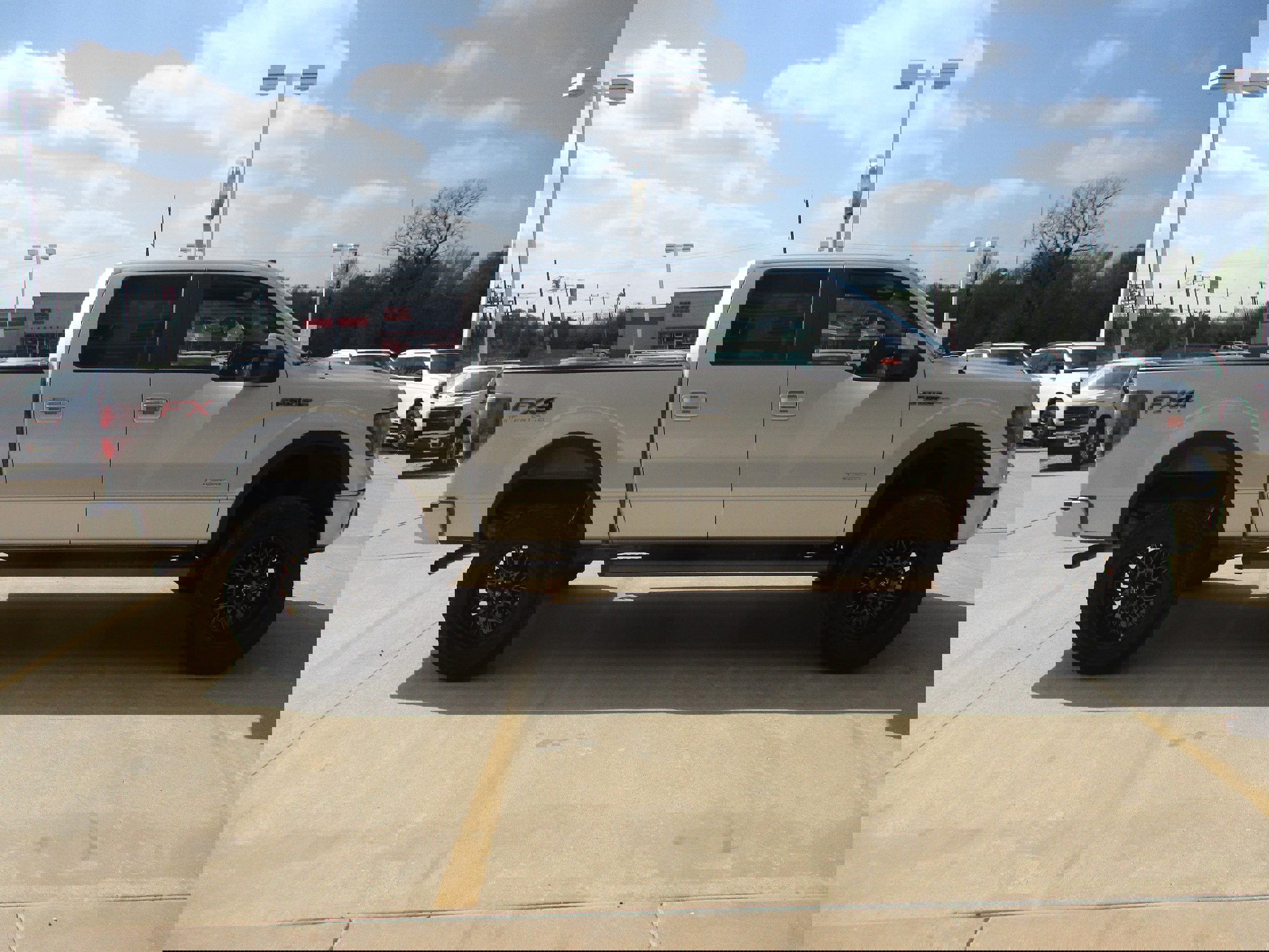 Used 2014 Ford F150 FX4 w/ Equipment Group 402A Luxury image 9