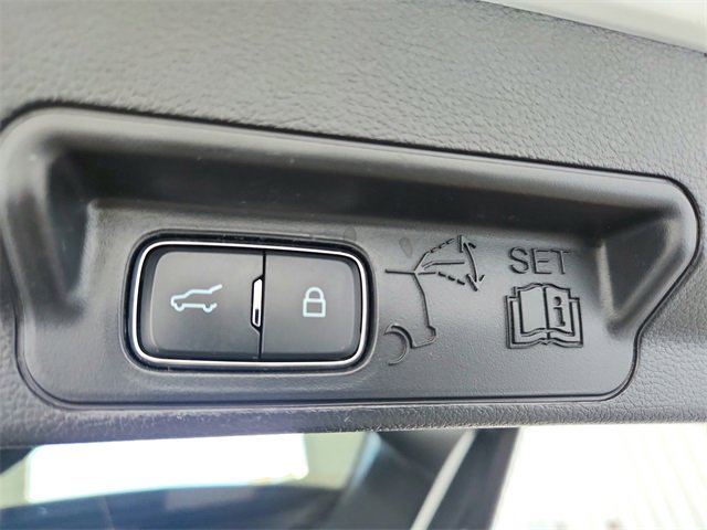 Used 2022 Ford Explorer Limited image 52