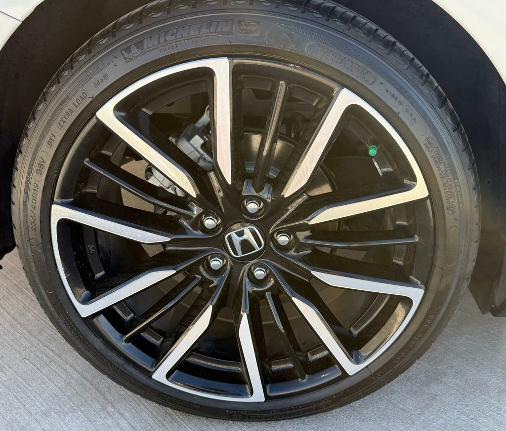 Used 2023 Honda Accord Touring image 6