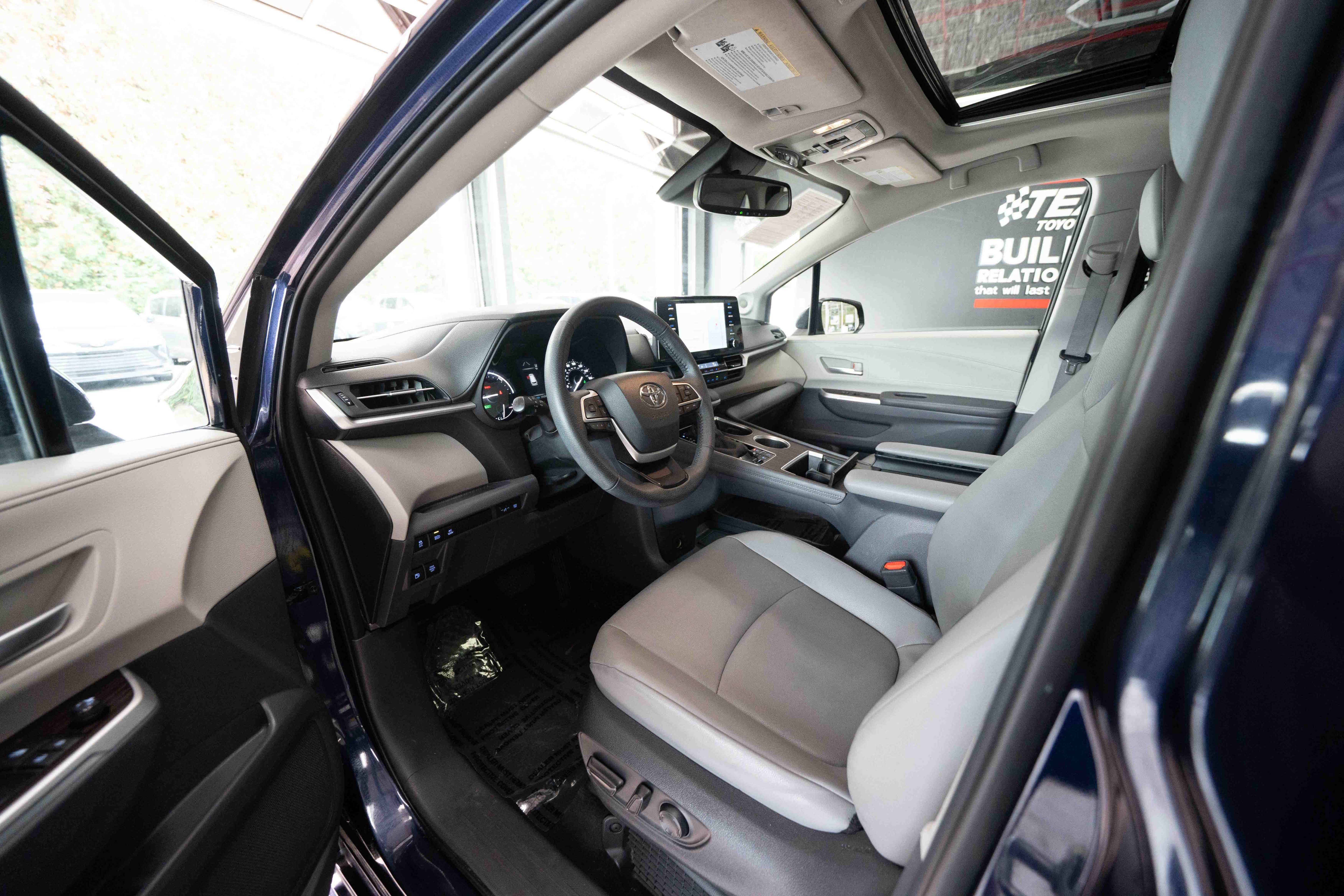 Certified 2023 Toyota Sienna XLE w/ XLE Plus Package AWD/4WD image 8