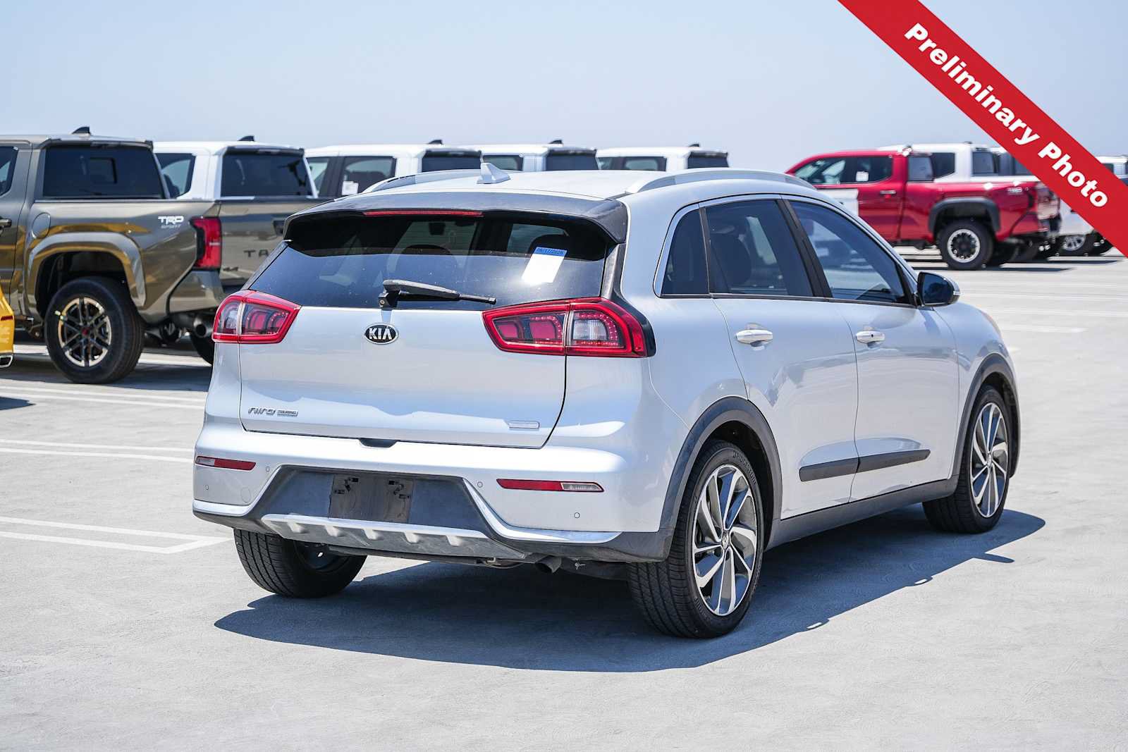 Used 2017 Kia Niro Touring w/ Advanced Technology Package FWD image 6