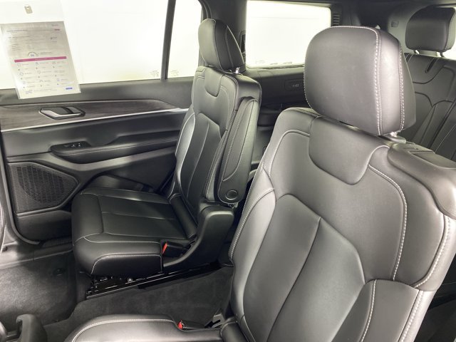 Used 2025 Jeep Grand Cherokee L Limited w/ Black Appearance Package AWD/4WD image 33