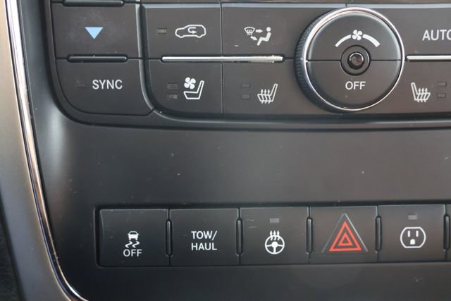 Used 2013 Jeep Grand Cherokee Overland w/ Advance Technology Group AWD/4WD image 15