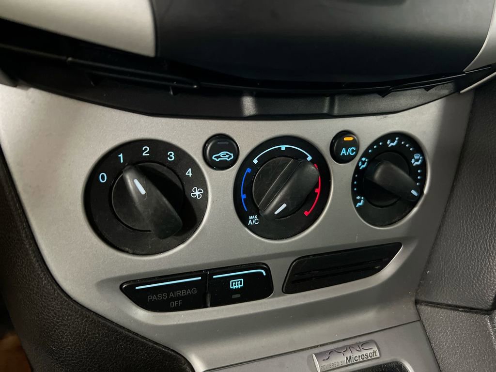 Used 2013 Ford Focus SE FWD image 15