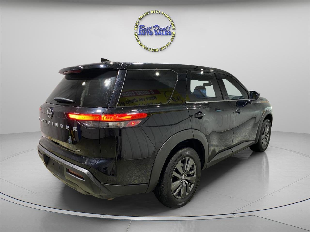 Used 2022 Nissan Pathfinder S image 4