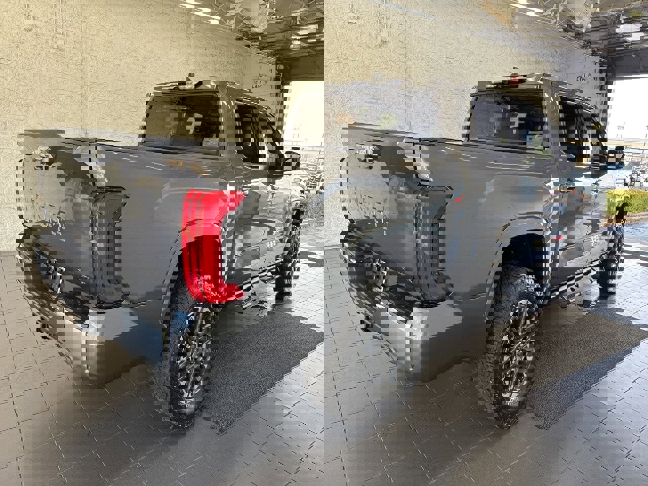 Used 2025 Toyota Tundra Limited image 8