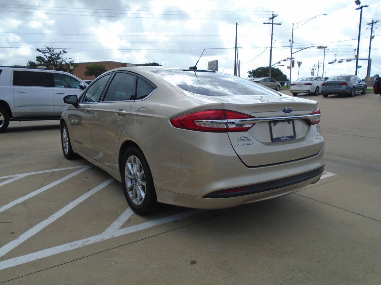 Used 2017 Ford Fusion SE FWD image 7