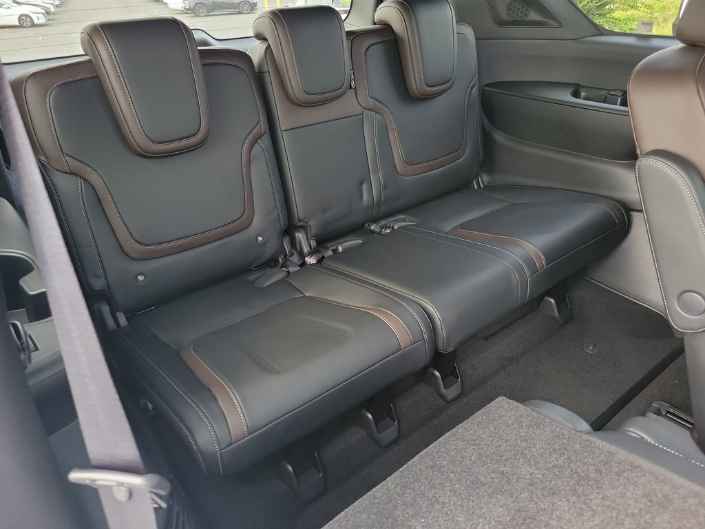New 2026 Nissan Armada SL w/ Captain's Chari Seat Package image 19