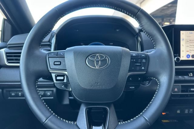 Used 2025 Toyota Camry SE image 21