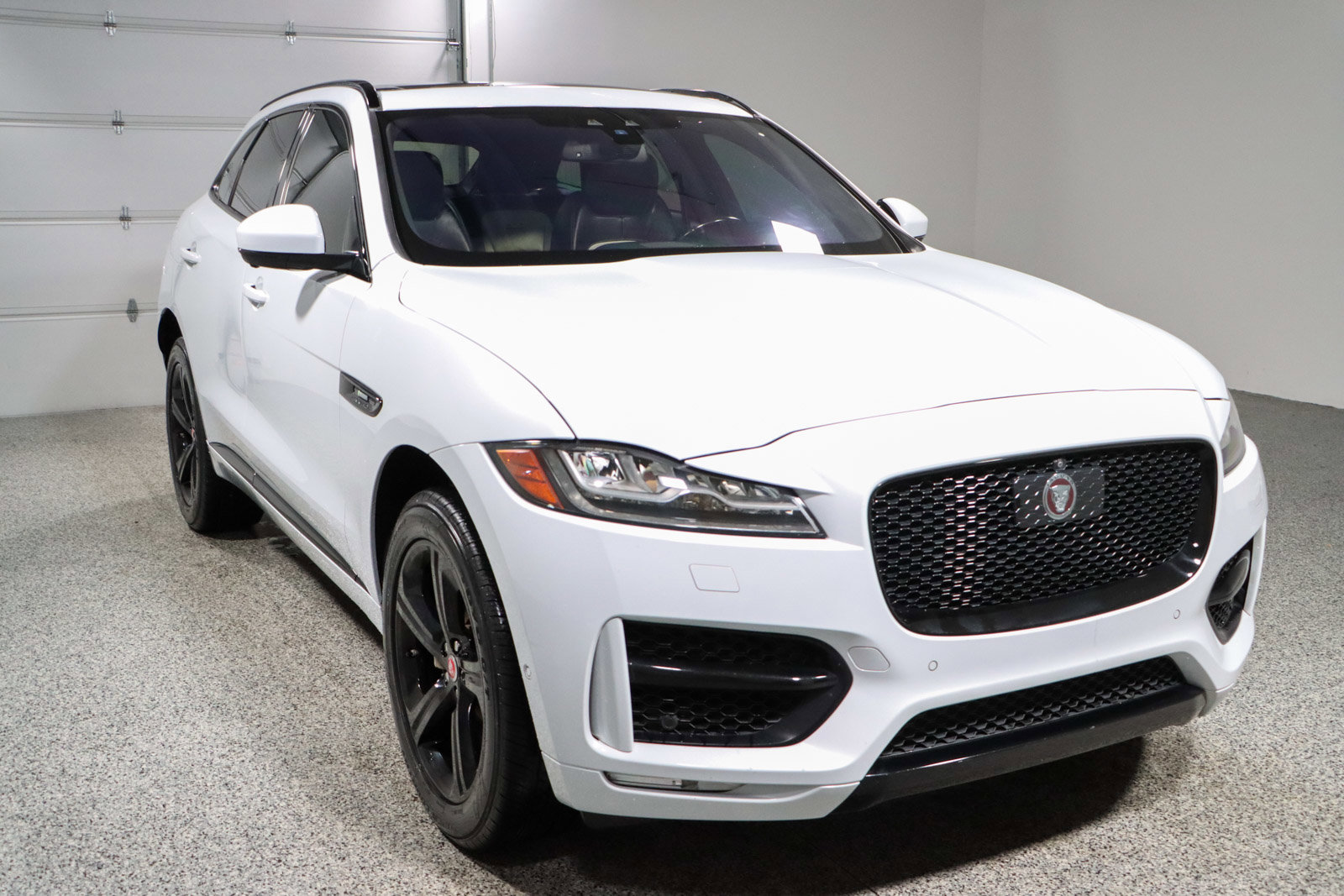 Used 2018 Jaguar F-PACE R-Sport AWD/4WD image 5
