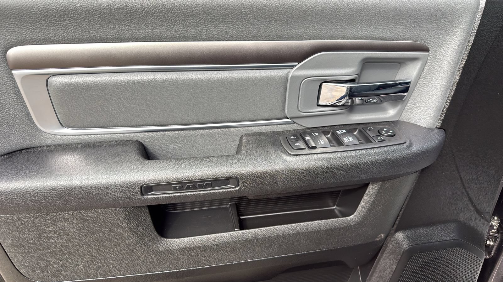 Used 2023 RAM 1500 Classic SLT AWD/4WD image 11