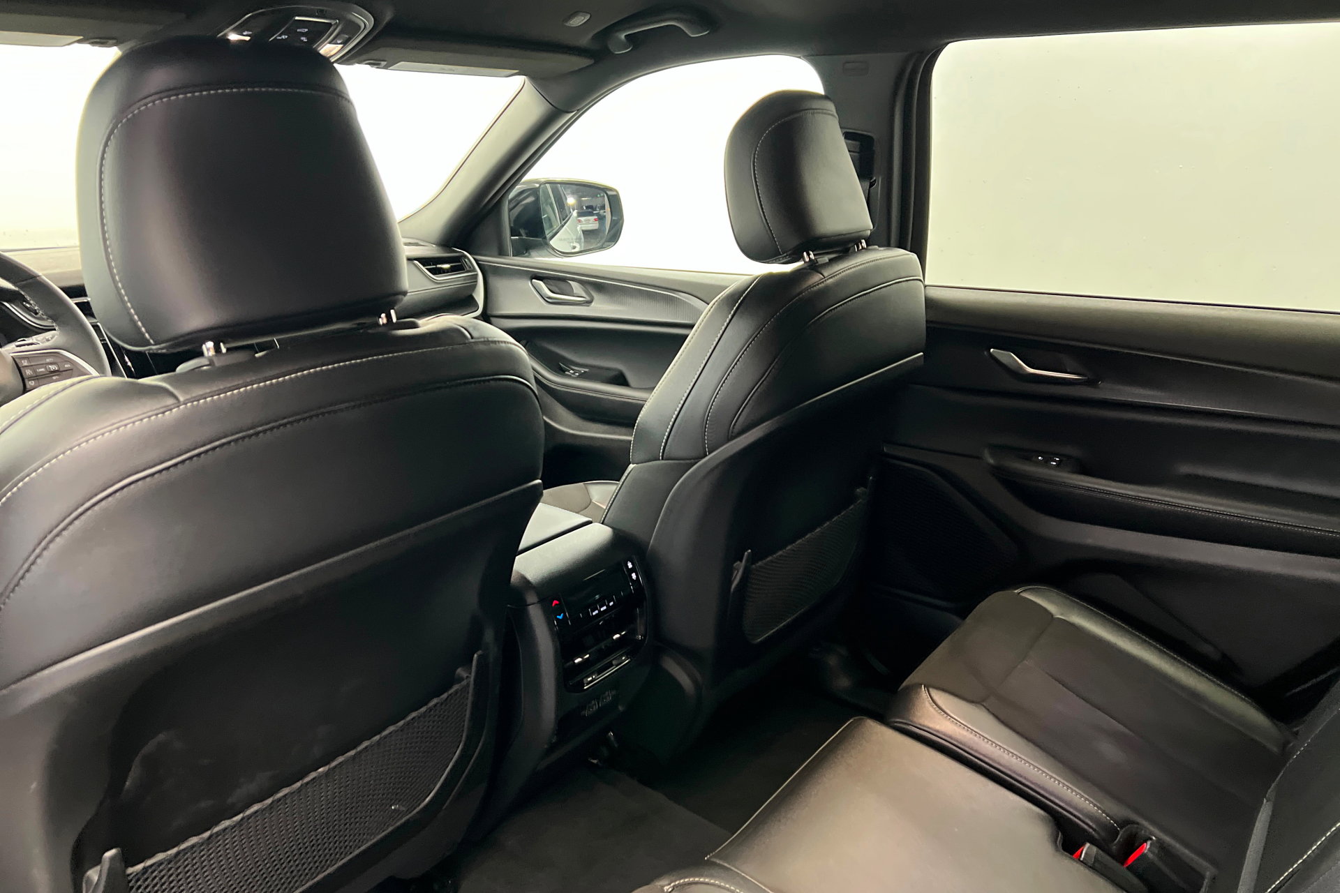 Used 2024 Jeep Grand Cherokee L Laredo image 20