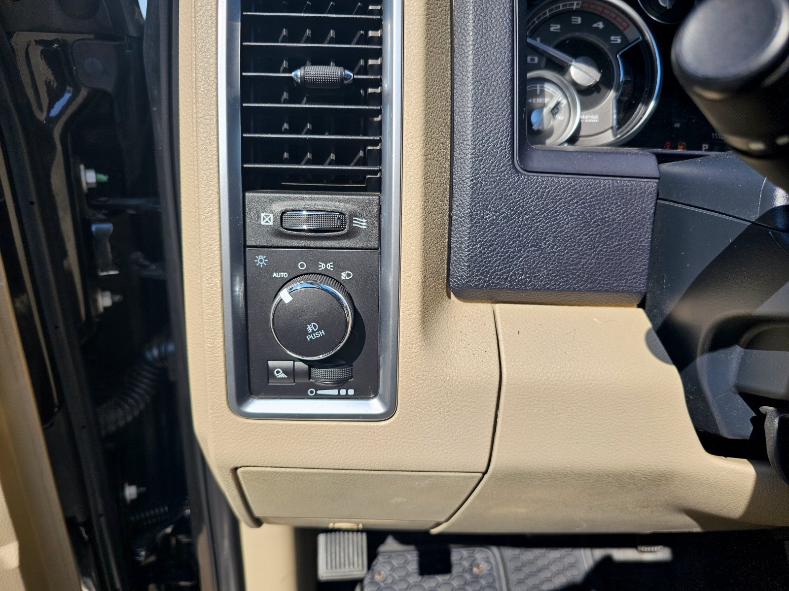 Used 2018 RAM 2500 Limited AWD/4WD image 20