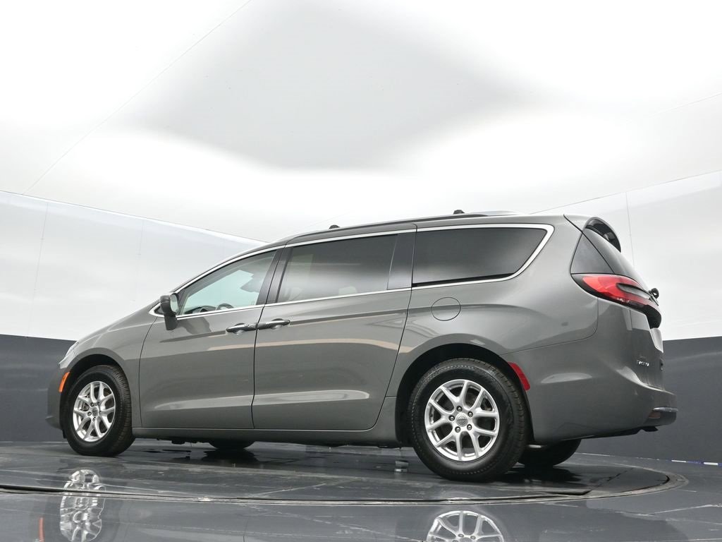 Used 2021 Chrysler Pacifica Touring-L image 17