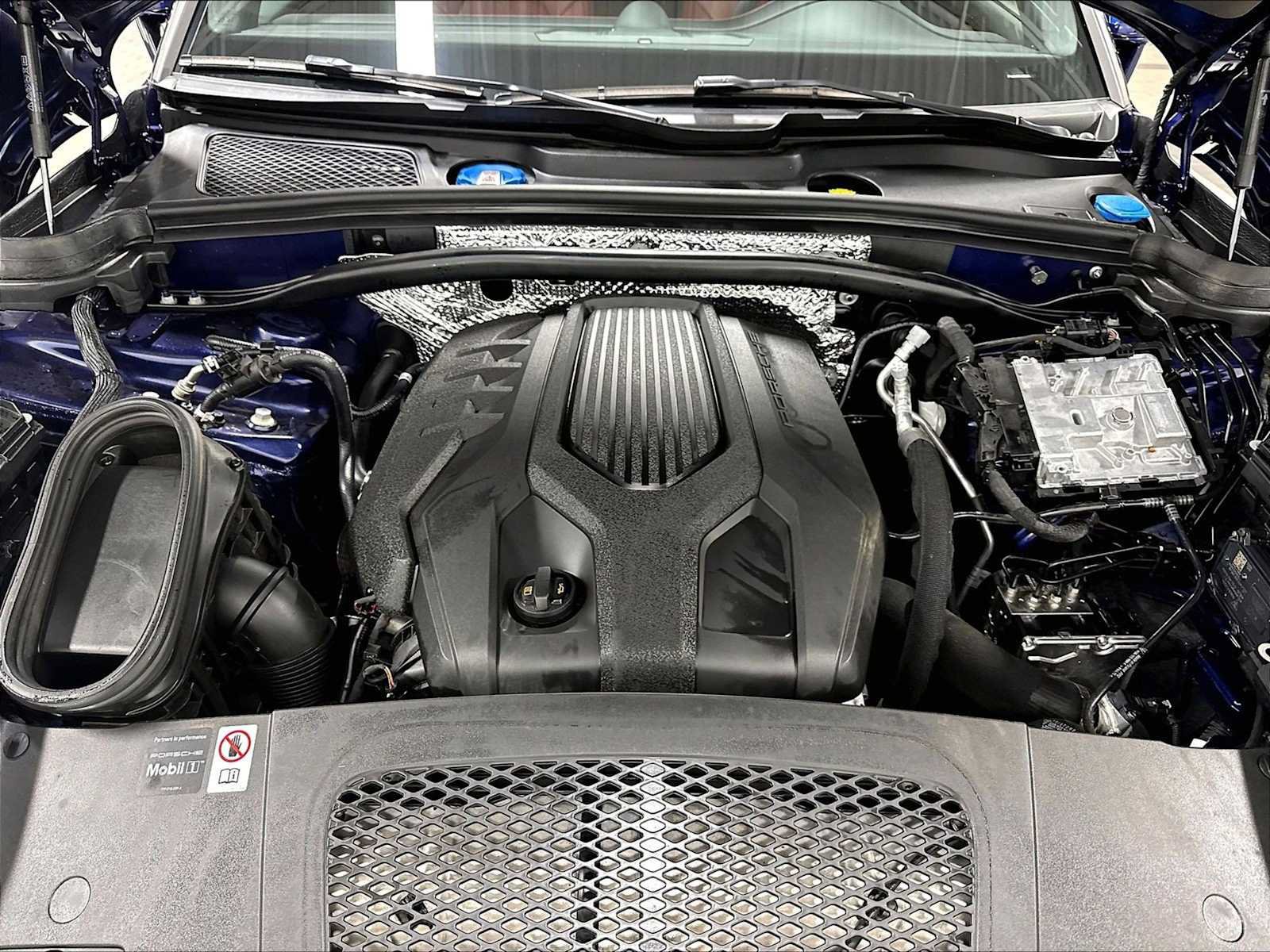 Used 2026 Porsche Macan AWD/4WD image 36