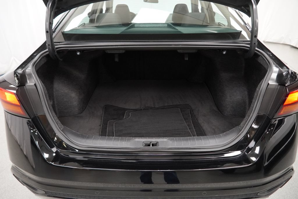 Used 2025 Nissan Altima 2.5 SV FWD image 43